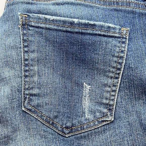 Kut From The Kloth Catherine Boyfriend Denim Short Size. 2 - Picture 13 of 16